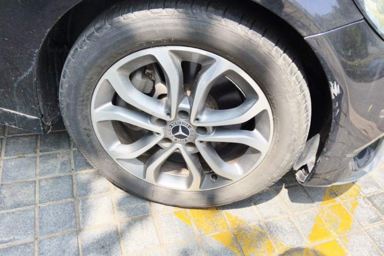 Used Mercedes-Benz C-Class 2018 C 180 L Fashion Edition Sport Version Right Front Wheel Hub