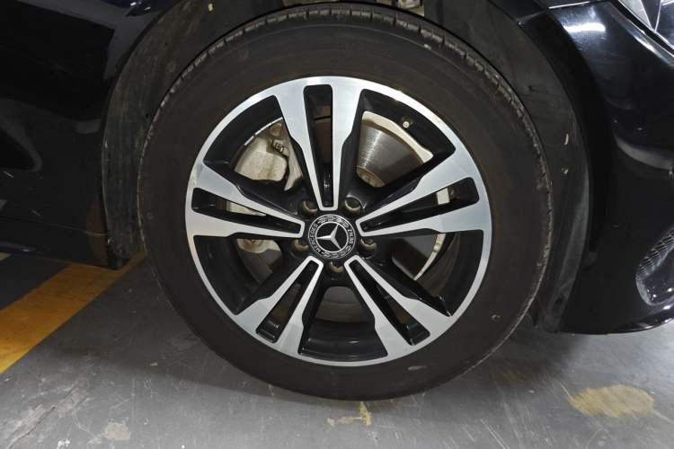 Used Mercedes-Benz C-Class 2018 C 200 Sport Edition Right Front Wheel Hub