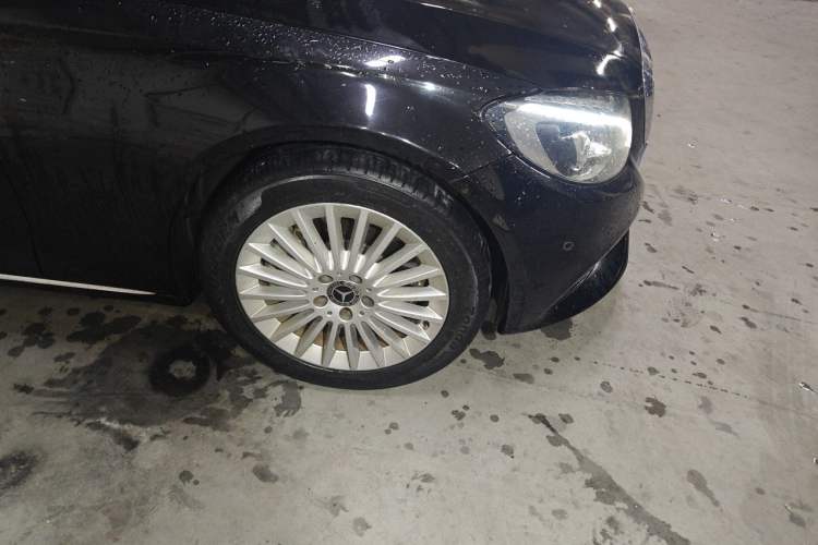 Used Mercedes-Benz C-Class 2018 C 180 L Fashion Model Right Front Wheel Hub
