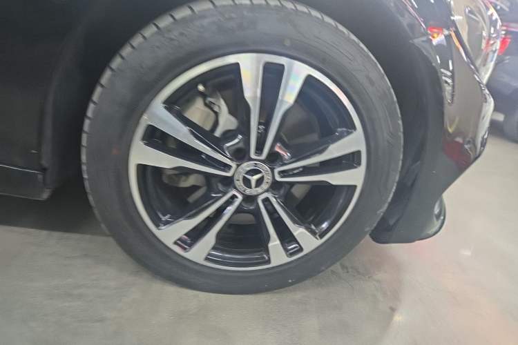 Used Mercedes-Benz C-Class 2018 C 200 Sport Edition Right Front Wheel Hub