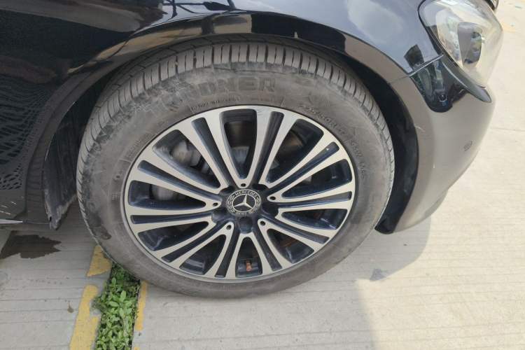 Used Mercedes-Benz C-Class 2018 C 200 L Right Front Wheel Hub