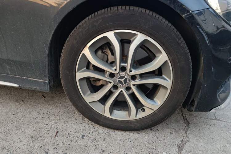 Used Mercedes-Benz C-Class 2018 C 180 L Fashion Edition Sport Version Right Front Wheel Hub