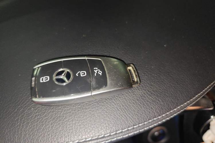 Used Mercedes-Benz C-Class 2018 C 200 L Sport Edition Vehicle Key