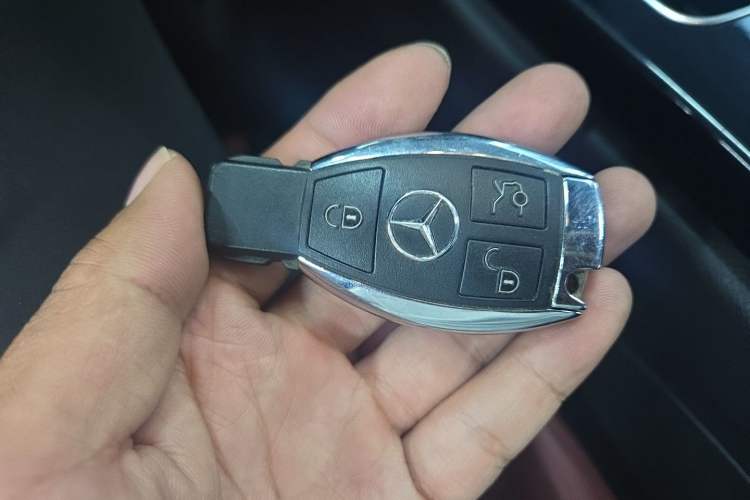 Used Mercedes-Benz C-Class 2018 C 200 Sport Edition Vehicle Key