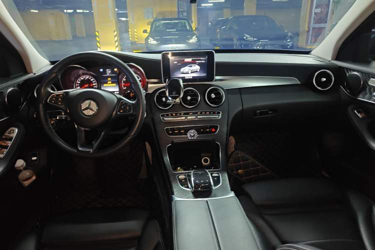 Used Mercedes-Benz C-Class 2018 C 200 L Sport Edition Center Console