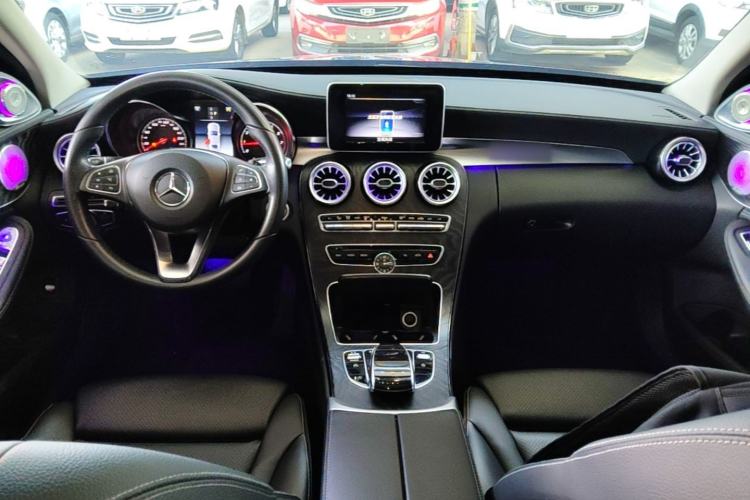Used Mercedes-Benz C-Class 2018 C 180 L Fashion Edition Sport Version Center Console
