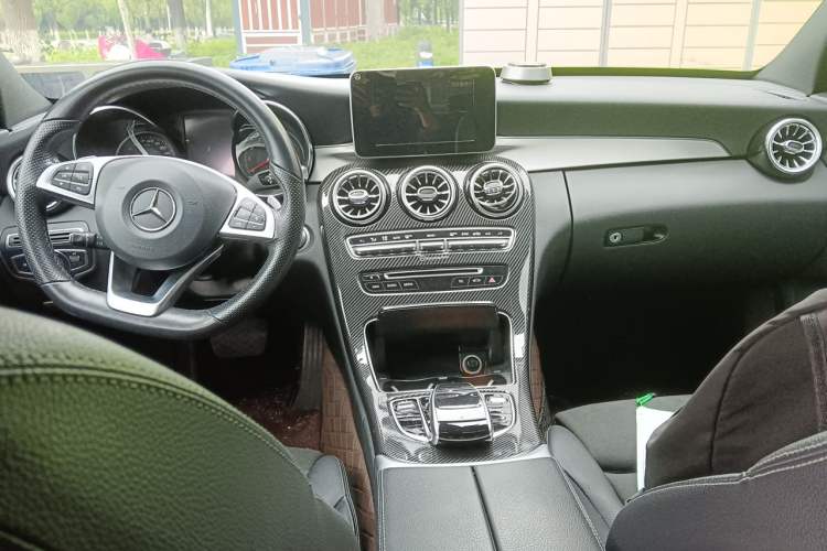 Used Mercedes-Benz C-Class 2018 C 200 Sport Edition Center Console