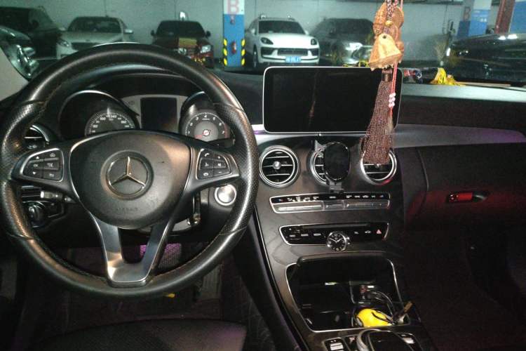 Used Mercedes-Benz C-Class 2018 C 200 Estate Center Console