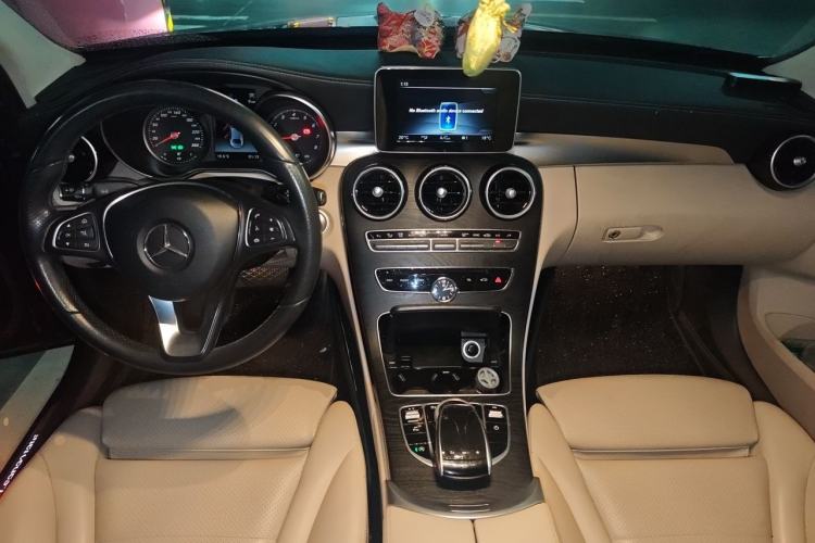 Used Mercedes-Benz C-Class 2018 C 200 L Center Console