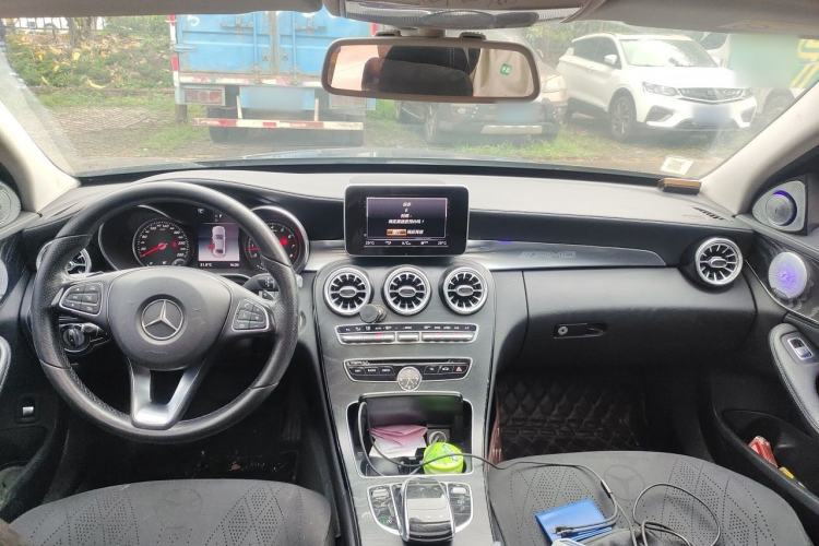 Used Mercedes-Benz C-Class 2018 C 180 L Fashion Edition Sport Version Center Console