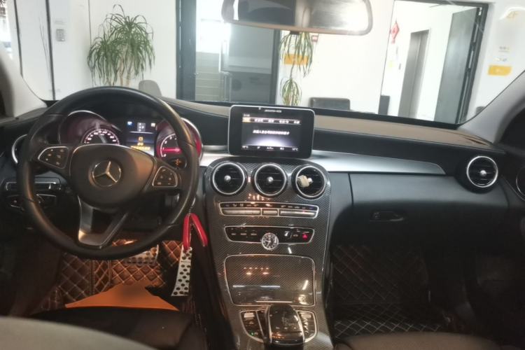 Used Mercedes-Benz C-Class 2018 C 180 L Fashion Edition Sport Version Center Console