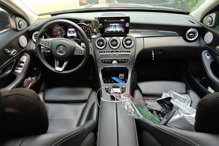 Used Mercedes-Benz C-Class 2018 C 180 L Dynamic Sports Edition Center Console