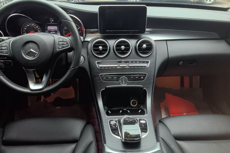 Used Mercedes-Benz C-Class 2018 C 200 L Sport Edition Center Console