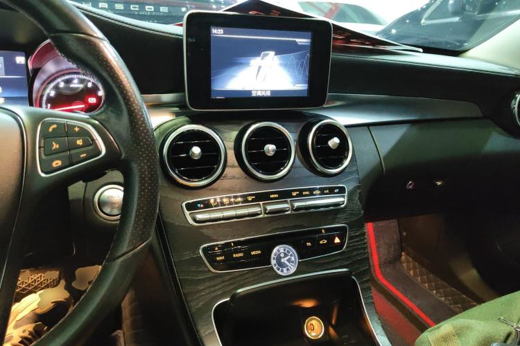Used Mercedes-Benz C-Class 2018 C 200 L Sport Edition Center Console