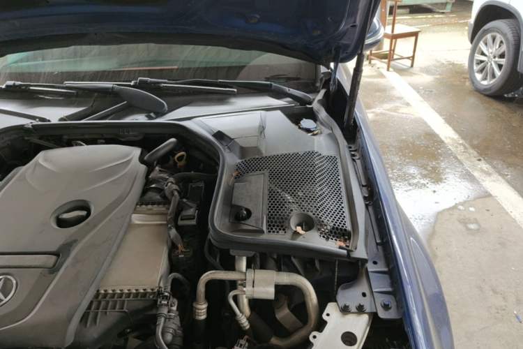 Used Mercedes-Benz C-Class 2018 C 200 L Sport Edition Engine Bay Left