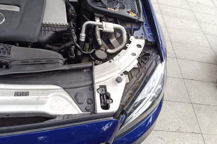 Used Mercedes-Benz C-Class 2018 C 200 Sport Edition Engine Bay Left