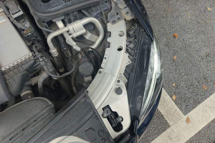 Used Mercedes-Benz C-Class 2018 C 200 L Sport Edition Engine Bay Left