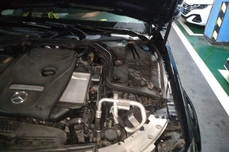Used Mercedes-Benz C-Class 2018 C 200 Estate Engine Bay Left