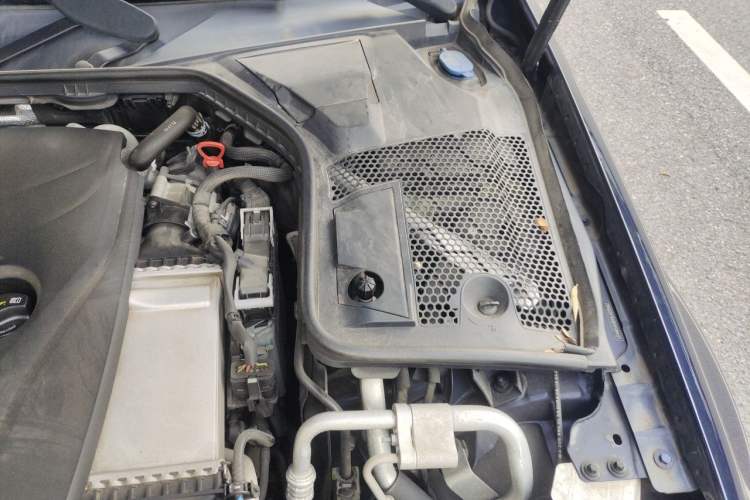 Used Mercedes-Benz C-Class 2018 C 180 L Fashion Edition Sport Version Engine Bay Left