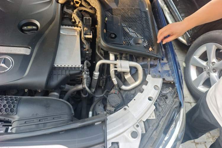 Used Mercedes-Benz C-Class 2018 C 200 L Sport Edition Engine Bay Left