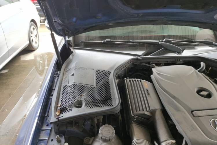Used Mercedes-Benz C-Class 2018 C 200 L Sport Edition Engine Bay Right