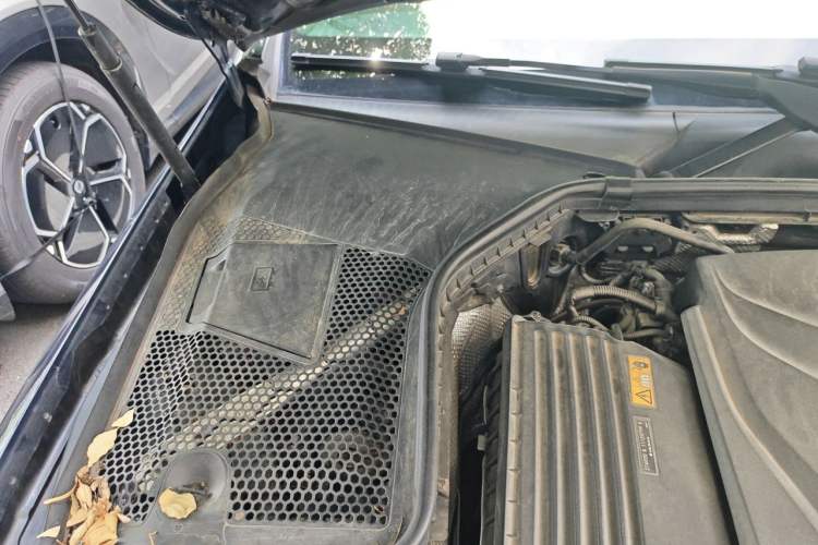Used Mercedes-Benz C-Class 2018 C 200 Sport Edition Engine Bay Right