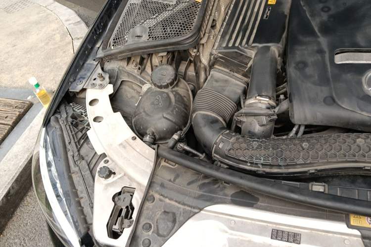 Used Mercedes-Benz C-Class 2018 C 200 Coupe Engine Bay Right
