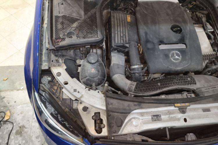 Used Mercedes-Benz C-Class 2018 C 200 L Engine Bay Right