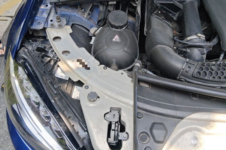 Used Mercedes-Benz C-Class 2018 C 200 L Sport Edition Engine Bay Right