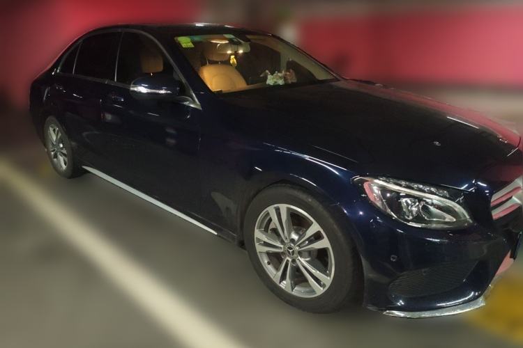 Used Mercedes-Benz C-Class 2018 C 200 L Front Right 45 Deg