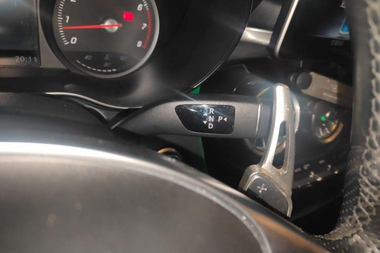 Used Mercedes-Benz C-Class 2018 C 200 Sport Edition Gear Lever