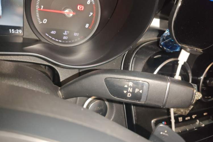 Used Mercedes-Benz C-Class 2018 C 180 L Fashion Edition Sport Version Gear Lever