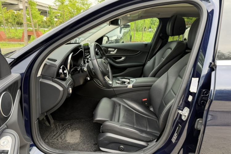 Used Mercedes-Benz C-Class 2018 C 200 L Sport Edition Interior 4