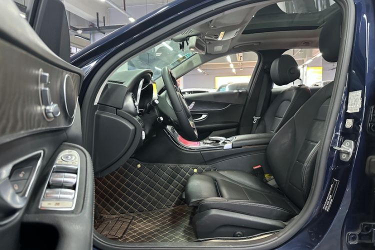Used Mercedes-Benz C-Class 2018 C 200 Estate Interior 6
