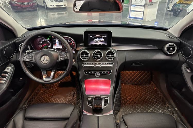 Used Mercedes-Benz C-Class 2018 C 200 Estate Interior 8