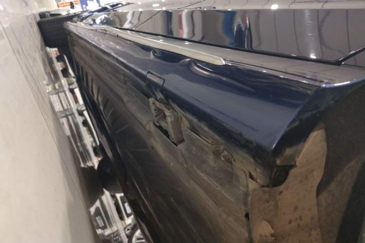 Used Mercedes-Benz C-Class 2018 C 200 L Sport Edition Left Side Sill