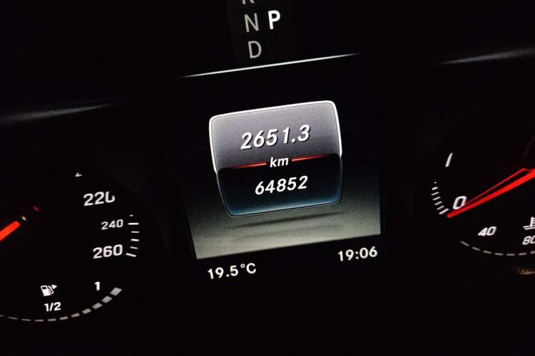 Used Mercedes-Benz C-Class 2018 C 200 L Sport Edition Odometer Close Up