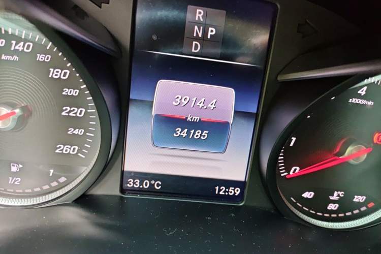Used Mercedes-Benz C-Class 2018 C 200 L Sport Edition Odometer Close Up