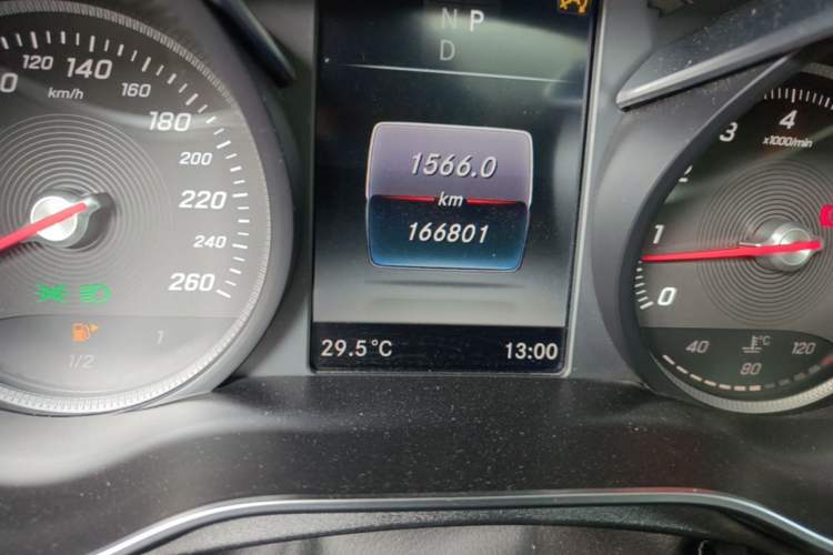 Used Mercedes-Benz C-Class 2018 C 200 L Sport Edition Odometer Close Up