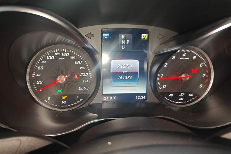 Used Mercedes-Benz C-Class 2018 C 200 L Sport Edition Odometer Close Up