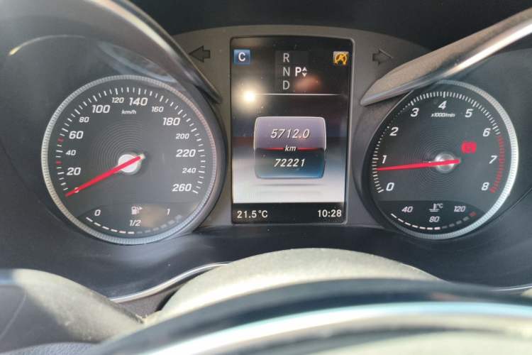 Used Mercedes-Benz C-Class 2018 C 200 Sport Edition Odometer Close Up