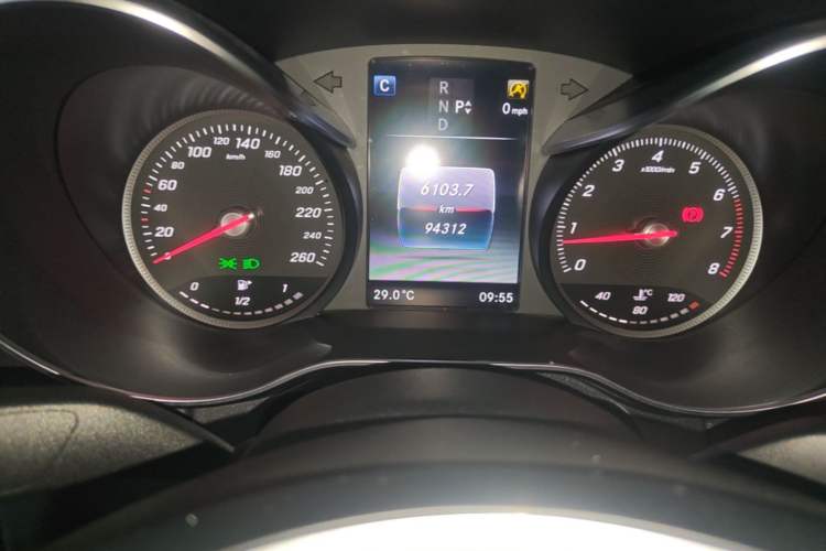 Used Mercedes-Benz C-Class 2018 C 200 L Sport Edition Odometer Close Up