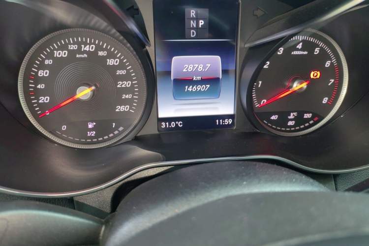 Used Mercedes-Benz C-Class 2018 C 200 L Sport Edition Odometer Close Up