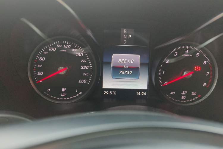 Used Mercedes-Benz C-Class 2018 C 200 L Sport Edition Odometer Close Up