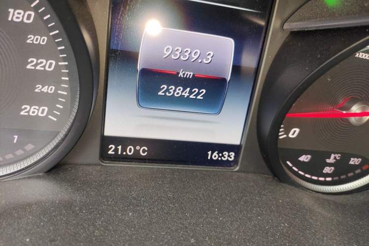 Used Mercedes-Benz C-Class 2018 C 180 L Fashion Edition Sport Version Odometer Close Up