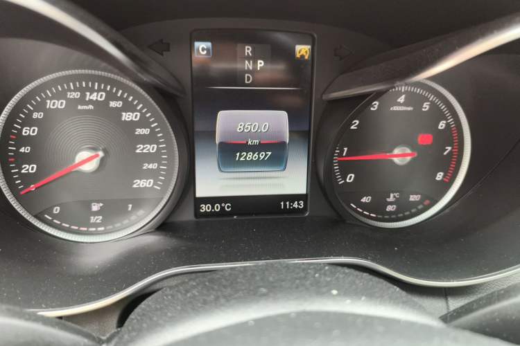 Used Mercedes-Benz C-Class 2018 C 200 L Sport Edition Odometer Close Up