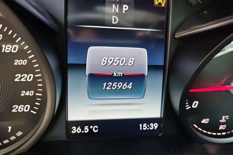 Used Mercedes-Benz C-Class 2018 C 180 L Dynamic Sports Edition Odometer Close Up