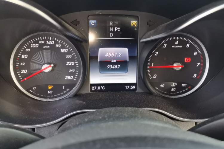 Used Mercedes-Benz C-Class 2018 C 200 L Sport Edition Odometer Close Up