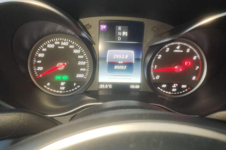 Used Mercedes-Benz C-Class 2018 C 200 L Sport Edition Odometer Close Up