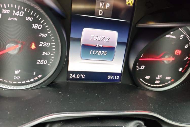 Used Mercedes-Benz C-Class 2018 C 200 L Sport Edition Odometer Close Up
